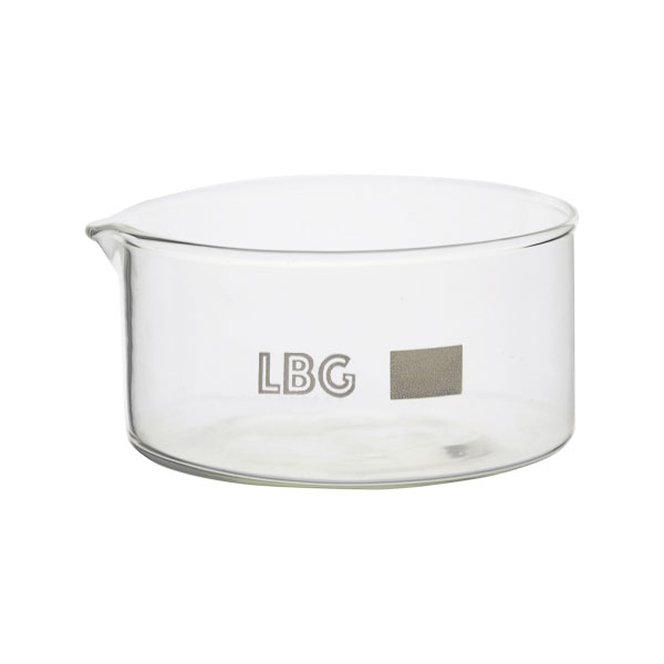 Crystallizing dish with spout